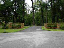 Make the start of the driveway paving special, add beautiful plantings, and consider entry piers, gates and walls. Driveway Entrance Landscaping Idea Driveway Entrance Landscaping Idea Design Ideas And Photos