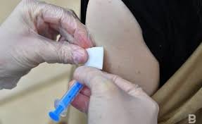 В конце июня 2021 года россиян начали прививать вакциной «спутник лайт». Vakcinu Sputnik Lajt Na Sleduyushej Nedele Napravyat V Regiony Realnoe Vremya