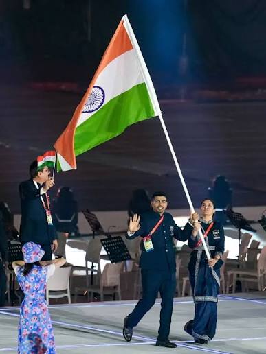 उद्घाटन समारोह में भारतीय दल के मार्च पास्ट के शानदार पल! Asian Games 2026  के आधिकारिक रूप से शुरू होने के साथ, भारतीय दल को खेलों में शानदार ...