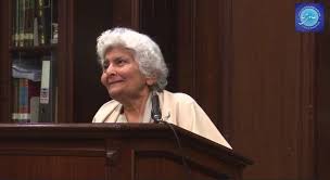 The difference in the Urdu language spoken in Lahore and Lucknow. Dr. Arifa  Syeda explains in her eloquent manner.