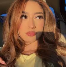 Hair stylist for wavy thick long hair in NWA?