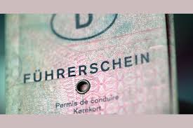 Das warnblinklicht darf nur eingeschaltet werden, um andere verkehrsteilnehmer zu warnen. Fuhrerschein Quiz