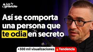 Ernesto Roa's Instagram, Twitter & Facebook