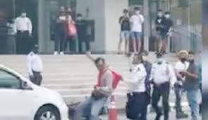 Последние твиты от video viral (@videoviral_18). Video Penganiayaan Oleh 6 Satpan Bangladesh Di Malaysia Viral Pelaku Telah Ditangkap