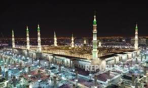 Masjid nabawi sungguh masjid yang sangat indah dan nyaman. Pahala Sholat Di Masjid Nabawi Republika Online