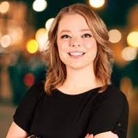 Kelly Carlock's Instagram, Twitter & Facebook