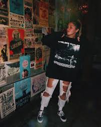 How does the weather at amherst compare to the weather back home?: Chelsea Cutler Tour