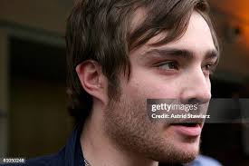 Actress Jamie Lynn Sigler greets Marci Warren of the Gabrielle's... News  Photo