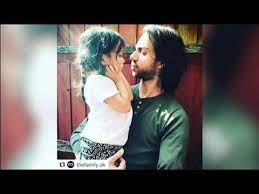 Fatimah kini telah menjadi perhatian selepas video 'kecek kelate' yang dikongsi oleh ibunya itu mula viral sejak bulan lalu. Farewell Mamaji Fatimah London Youtube