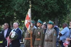 W intencji żołnierzy w bazylice garnizonowej z udziałem kompanii honorowej i orkiestry. Y4u3r8xcg92cqm