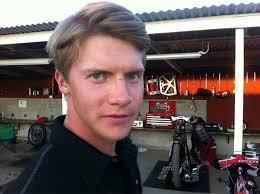 MVT Sport على X: "Vykort från Duntis: Maifs hockeyback Martin Wester  hjälpte Jonas Davidsson i depån när det blev 45-45. #speedway  http://t.co/kVnLLNDWvV"