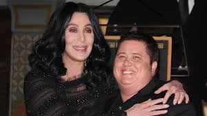 Before chaz bono, here are lovely photos of chastity with their parents cher and sonny in the early 1970s. Chers Sohn Chaz Bono Spart Auf Einen Penis Promiflash De