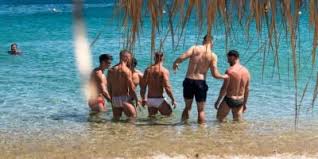 Ein großteil des alten heiligtums wie der imposante tempel von apollo sind noch heute erhalten. Die Besten Strande Auf Mykonos Loving Travel