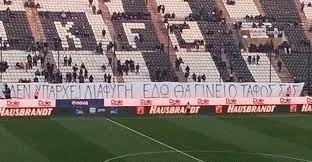 Τα καπνογόνα δημιούργησαν εορταστική ατμόσφαιρα. Paok Olympiakos Ta Pano Poy Bazoyn Fwtia Sthn Toympa Photos Onsports Gr