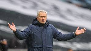 Numa nota divulgada no site oficial, o clube confirma a saída de mourinho e da restante equipa técnica, onde se incluem os. Rl7uh7imwyzamm