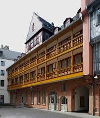 Das rote haus ist eines der bekanntesten bordelle in frankfurt und bietet, im neuen glanz erstrahlendem ambiente, für alle gäste ein faszinierendes erlebnis zwischen purer erotik. Braubachstrasse 15 Hof Zum Rebstock Dom Romer