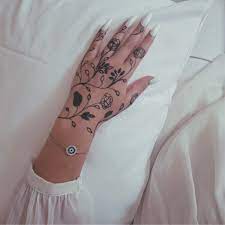 Sumi is well known eyebrow threading & henna specialist around this this area. Tribal Henna