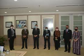 Ketua pegawai eksekutif in english. Kunjungan Hormat Dari Ketua Pegawai Eksekutif Kumpulan Malaysia Airport Holding Berhad Mahb Official Portal Of Economic Planning Unit