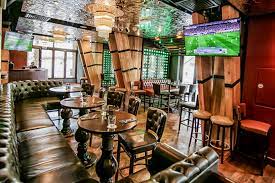 Перевод слова bar, американское и британское произношение, транскрипция, словосочетания, однокоренные слова, примеры использования. The Sport 360 Ultimate Guide To Dubai Sports Bars 2019 Sport360 News