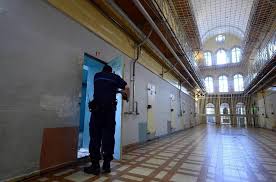 Angers Drogue Deux Surveillants Penitentiaires Interpelles A La Maison D Arret Angers Maville Com