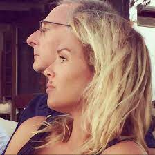 Sono tanti i vip che in questi giorni invitano a stare a casa seguendo le indicazioni del decreto del governo per arrestare il contagio da coronavirus. Paolo Bonolis E Sonia Bruganelli Felicita E Una Vacanza Formato Famiglia Foto Private Gossip