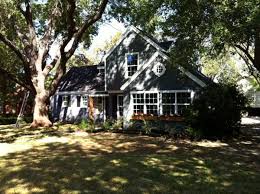 Designed with a simple relaxed and timeless style magnolia home premium interior paint provides you with 150 of joanna s hand selected colors. Pin On Architecture Exteriors