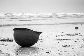 Si notre pays a pu recouvrer son indépendance pour quelques temps. Plages De Debarquement Du 6 Juin 1944 En Normandie Plage De L Utah Casque D Un Parachutiste Sur Le Sable La Plus Longue Journee Image Stock Image Du Jour Monde 143215813