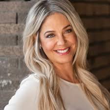 Dawn Gagnon's Instagram, Twitter & Facebook