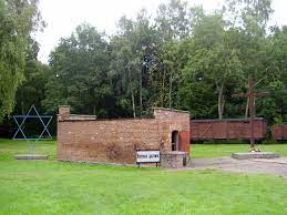 Im lagerkomplex des kz auschwitz gab es sieben gebäude, die als gaskammern dienten. Gaskammer Massenmord Wikipedia