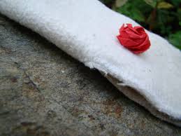 Normalerweise ist die monatsblutung am zweiten und dritten tag der periode stärker und fällt an den restlichen tagen deutlich schwächer aus. Freie Menstruation Auf Naturliche Weise Menstruieren