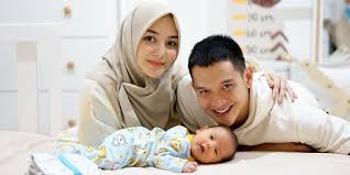 Seperti apa momen kebersamaan keluarga kecil ini? Foto Terbaru Baby Athar Anak Rezky Aditya Dan Citra Kirana Ekspresinya Bikin Salfok Merdeka Com