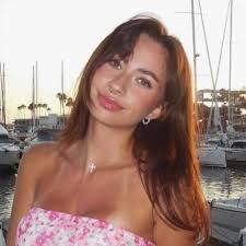 Carissa Lay's Instagram, Twitter & Facebook