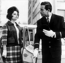 Film, babasının servetini alması için bir yıl normal bir işte çalışmak zorunda olan ömer'in hikâyesini anlatır. Ayhan Isik Kimdir Ayhan Isik Hayati Ve Nereli