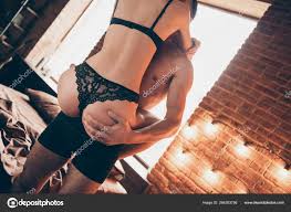 Lua-de-mel esposa cônjuges marido erotismo porno. Foto de duas pessoas que  têm prelúdio antes