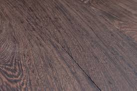 Cette subtile combinaison de couleurs se marie harmonieusement aux meubles foncés en wenge. Parquet Massif En Wenge Parquets Emois Et Bois