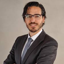 Aumento de labios con ácido hialurónico. Realizamos el tratamiento  adaptándonos a la anatomía y las prefencias de la paciente. 🔸Resalte  filtrum labial. 🔸No perfilar en exceso. 🔸Respetar las proporciones labio  superior/ labio