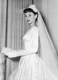 Check spelling or type a new query. Meghan Markle Und Audrey Hepburn Inspirierte Outfits