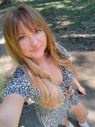 Taking a walk, it's so beautiful out : r/selfie