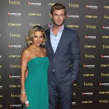How much does elsa pataky weigh? Elsa Pataky And Chris Hemsworth Share Room With Snake