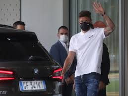 A brewing feud between france strikers kylian mbappé and olivier giroud has gone public, potentially threatening team unity ahead of the opening match against germany at the euro 2020. Soccer Giroud Takes Ac Milan Medical English Ansa It