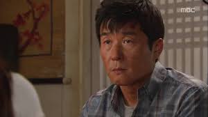Kim Han Joon (Kim Sang Joong). http://leejin8.files.wordpress.com/2013/12/. Father of the family. He has had a lot of troubles in his life, especially due ... - vlcsnap-2013-12-02-23h29m20s109