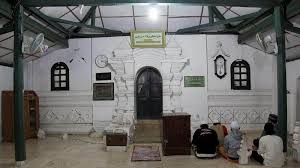Wisata islami ziarah keliling banten. Inilah 10 Tempat Ziarah Di Banten Yang Menyejukan Hati