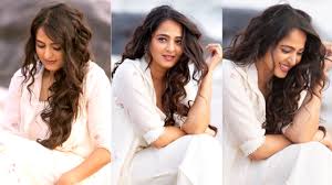 5 south actresses who worked with two generations of stars from the same family also get bollywood actors, actress, movie, parties & event photos at. Pics Anushka Shetty Aka Baahubali S Devasena S Latest Photoshoot Has Fans Swooning Over Her Slim Avatar
