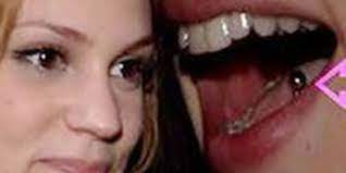 Masumlar apartmanı'nda başrol oynayan farah zeynep abdullah, dün akşam yayınlanan sezon finali bölümüyle diziye veda etti. Piercing Le Dolasiyor
