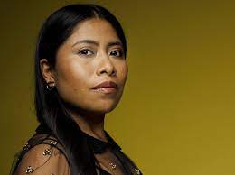 Que no es actriz, ni tiene vocación o futuro en los escenarios. Roma Star Yalitza Aparicio Is So Much More Than Her Oscar Fairy Tale Los Angeles Times