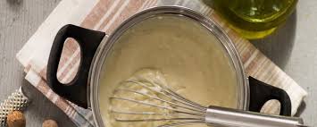 Dosa burro e farina in egual misura, per ottenere una besciamella senza grumi. Come Preparare La Besciamella Con Olio Di Oliva Olio Cristofaro