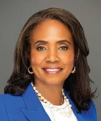 Lori Aronson's Instagram, Twitter & Facebook