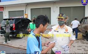 Satpol pp atau satuan polisi pamong praja merupakan perangkat pemerintah daerah dalam memelihara ketentraman dan ketertiban umum serta menegakkan peraturan daerah. Satuan Polisi Pamong Praja Kota Batam Penegak Perda