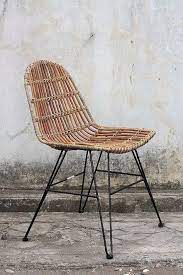____ dem boden liegt ein teppich. Das Stuhl Set Von Sit Erobert Dein Esszimmer Mit Einer Stilvollen Mischung Aus Coolem Industrial Style Und Naturlichem Vinta Rattanstuhle Vintage Stuhle Stuhle