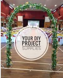 Sehingga membuat tanaman ini mudah untuk dirawat, karena perhatian perawatannya cenderung hanya tertuju kepada daunnya saja. Sewa Arch With Daun Bunga Lilit Your Diy Project Supplies